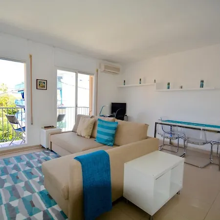 Aqua Large 3 Bed Looking On To The Beach