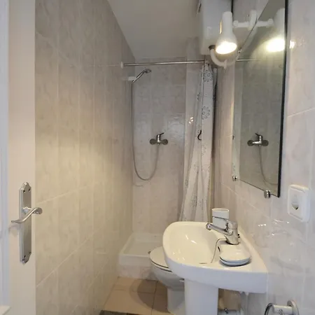 Aqua Large 3 Bed Looking On To The Beach Apartment
