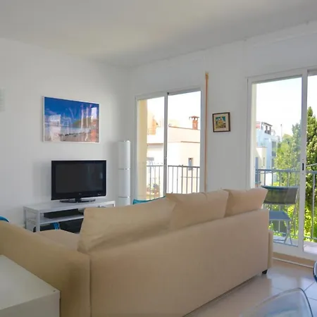 Aqua Large 3 Bed Looking On To The Beach Apartment Sitges
