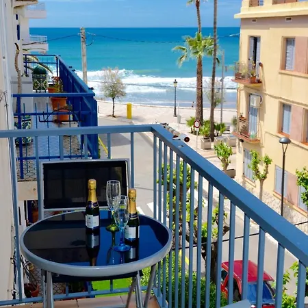 Aqua Large 3 Bed Looking On To The Beach *