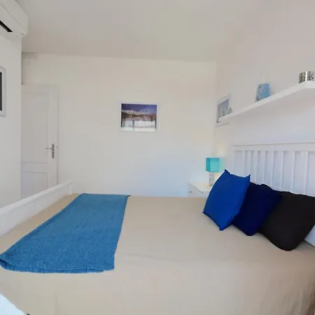 Aqua Large 3 Bed Looking On To The Beach Сиджес