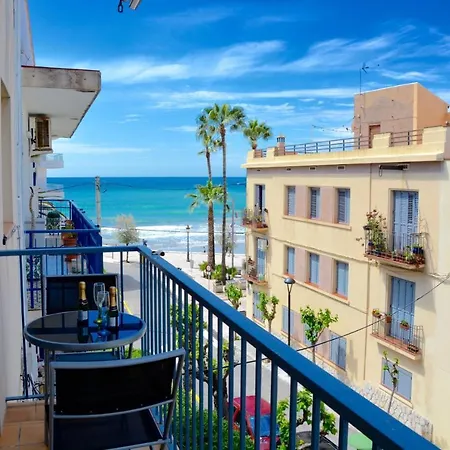 Aqua Large 3 Bed Looking On To The Beach *