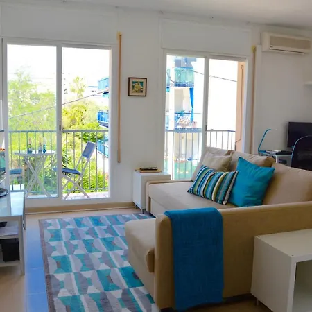 Aqua Large 3 Bed Looking On To The Beach *
